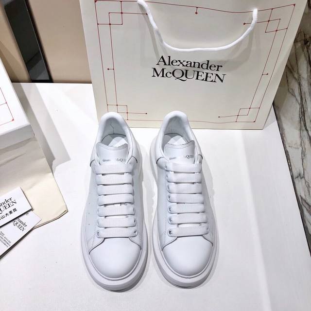 批发直销 女鞋 女装 常年现货，秋冬新品专柜同步AlexanderMcQUEEN 男．女同款麦昆新色大底和皮料新色小白鞋，专柜自购原版1：1打造：新楦形，同原版