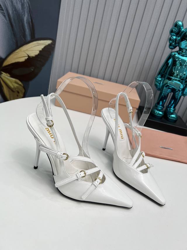 工厂 2024 新款新品 MIU MIU 全新超美装饰搭配,时尚淑女气质十足 双色拼接 又不乏美艳色彩,外侧附带弹力象巾 上脚非常方便意大利引进的原版楦头是最新