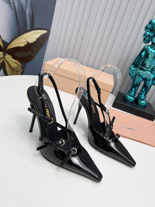 工厂 2024 新款新品 MIU MIU 全新超美装饰搭配,时尚淑女气质十足 双色拼接 又不乏美艳色彩,外侧附带弹力象巾 上脚非常方便意大利引进的原版楦头是最新