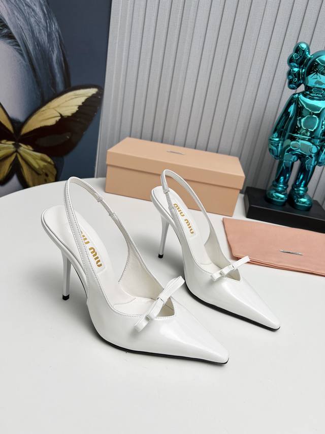 工厂 2024 新款新品 MIU MIU 全新超美装饰搭配,时尚淑女气质十足 双色拼接 又不乏美艳色彩,外侧附带弹力象巾 上脚非常方便意大利引进的原版楦头是最新