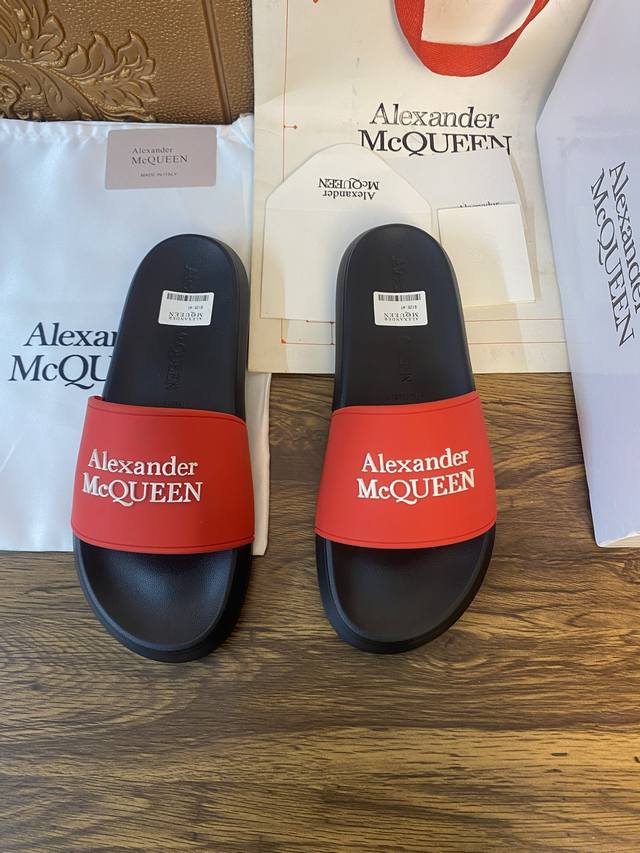 元 Alexander mcqueen 。麦昆拖鞋系列：高端品牌 3D制面，升级版大底，更轻便，防滑。市场顶级品质，潮人必备，夏季拖鞋的季节来了，穿起来超级唯美 - 点击图像关闭