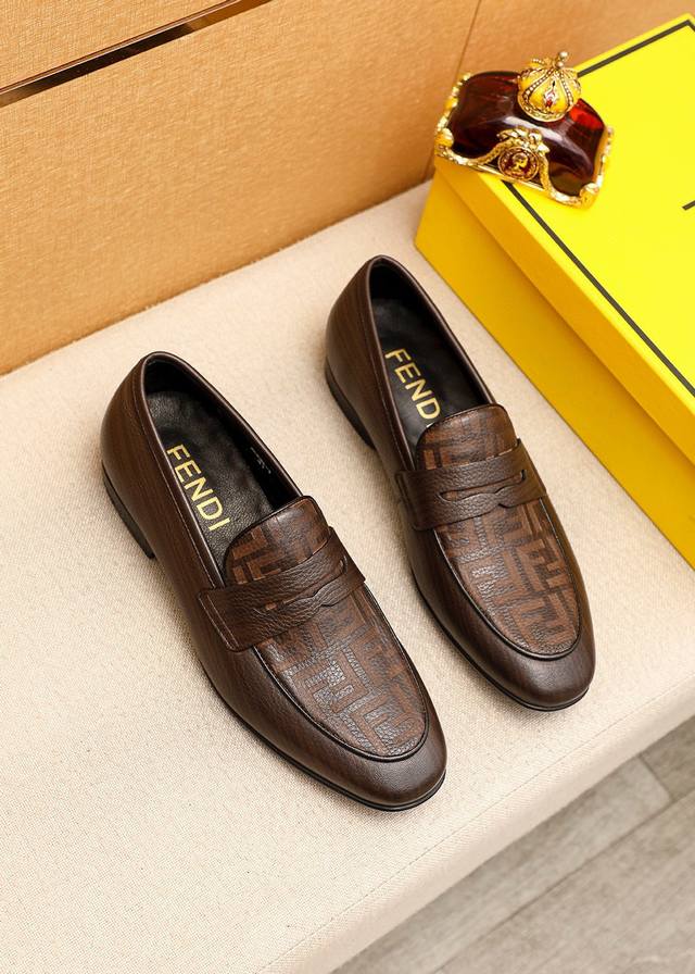 商品商标：FENDI 芬迪 休闲皮鞋正码码数: 38-44 45订制 商品材料：精选 进口头层小牛皮鞋面，进口牛皮内里。强烈立体视觉效果，橡胶大底颜 色：1色可