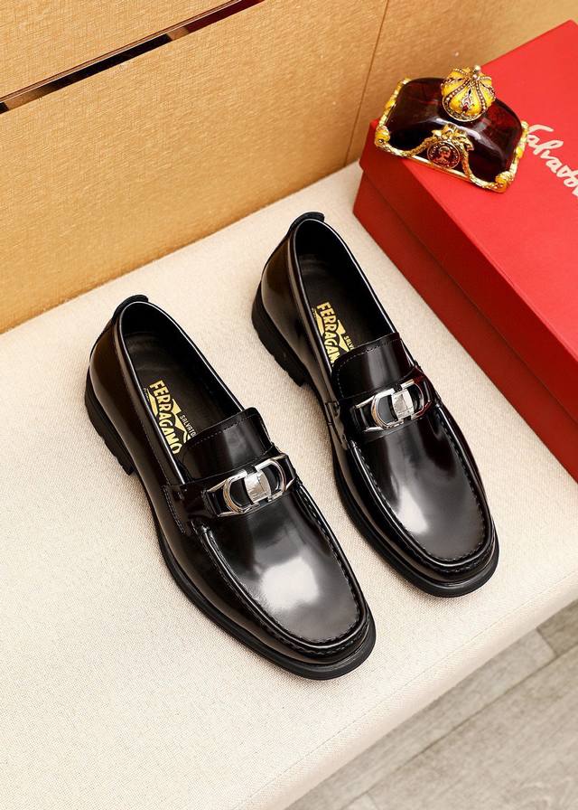 商品商标：Ferragamo 菲拉格慕 休闲皮鞋正码码数: 39-44 38.45.46订制 商品材料：精选 进口头层开边珠小牛皮鞋面+经典五金扣，进口水染牛皮