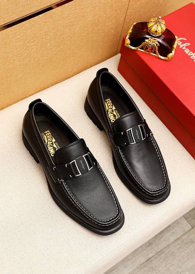 商品商标：Ferragamo 菲拉格慕 休闲皮鞋正码码数: 39-44 38.45.46订制 商品材料：精选 进口头层荔枝纹小牛皮鞋面+经典五金扣，进口水染牛皮