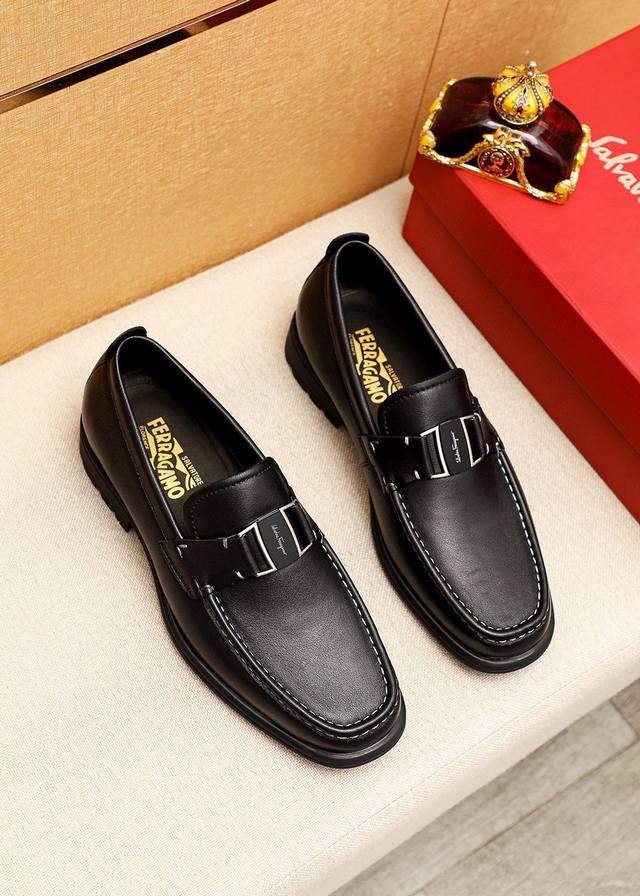 商品商标：Ferragamo 菲拉格慕 休闲皮鞋正码码数: 39-44 38.45.46订制 商品材料：精选 进口头层小牛皮鞋面+经典五金扣，进口水染牛皮内里。