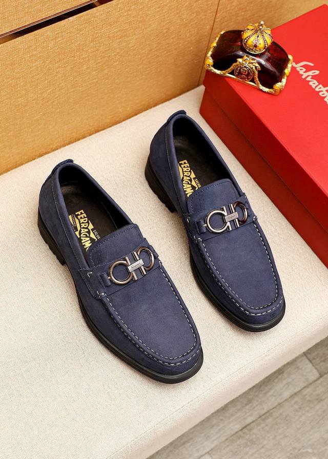 商品商标：Ferragamo 菲拉格慕 休闲皮鞋正码码数: 39-44 38.45.46订制 商品材料：精选 进口头层磨砂小牛皮鞋面+经典五金扣，进口水染牛皮内