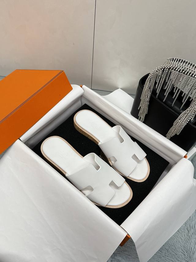 工厂价： Hermès ，版型做工材料升级。市场最高版本纯手工鞋 顶级产品爱马仕松糕鞋 H拖厚底拖鞋系列早春新款原版一样， 师傅级纯手工打造 ！高端定制，独家产