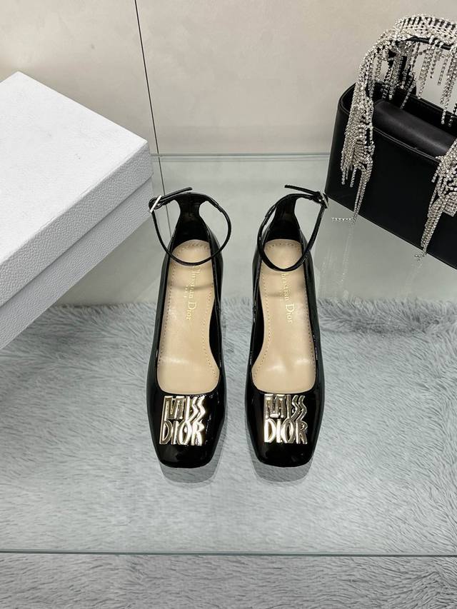 工厂价： MISS DIOr fw2025new arrival～迪奥跟鞋系列D家25开春款 专柜同步最新款迪奥小姐 精致玛丽珍新品missdior 五金扣件，