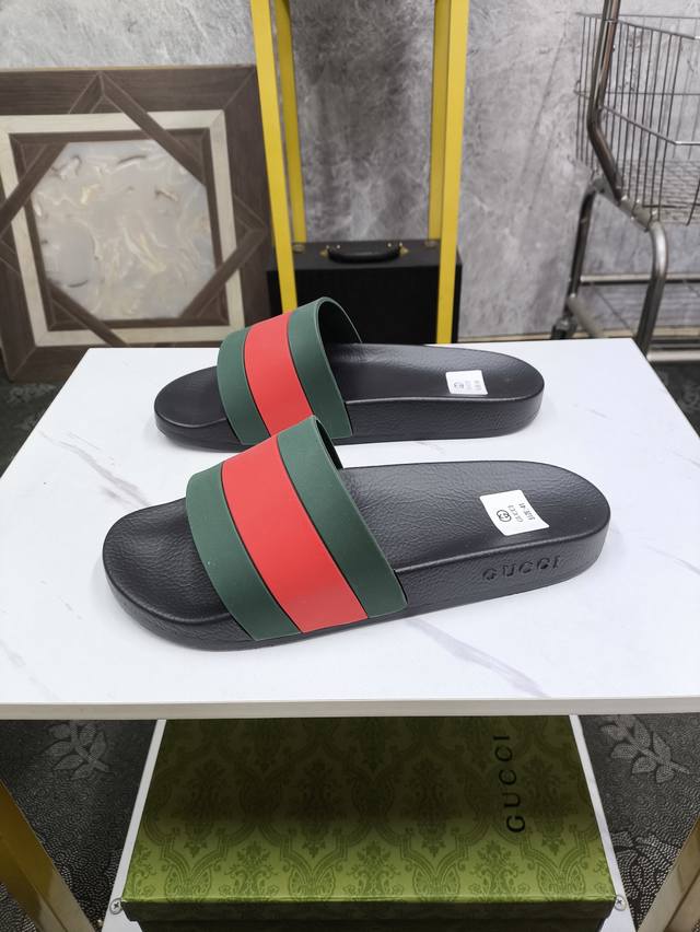 实价 情侣款 GUCCI-古奇 百搭休闲拖鞋，进口原版材质，羊皮内里 高档舒适，原版大底轻盈耐磨！纯手工制作，细节决定品质！37-44 35.36.46.47定