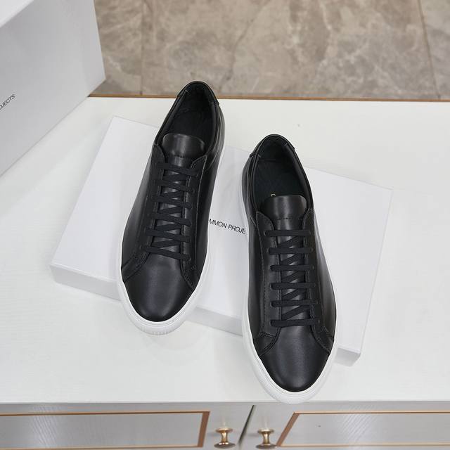 CP 顶级P: 女少情侣款Size:35-44 女41.男38.45.定做 2024 Common Projects 简称 CP，扁头小白鞋，CP 是诞生于纽约