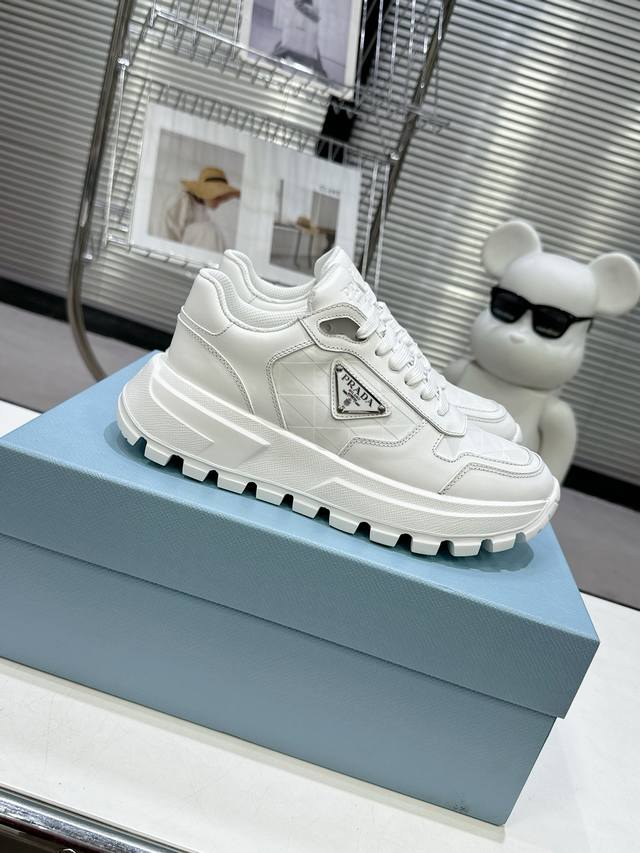 PRADA* P: 情侣款Size: 女款35-40.男款39-44. 45定做 PRADA 225普拉达新品，实力来袭！众多网红同款，时髦百搭nice单品，意