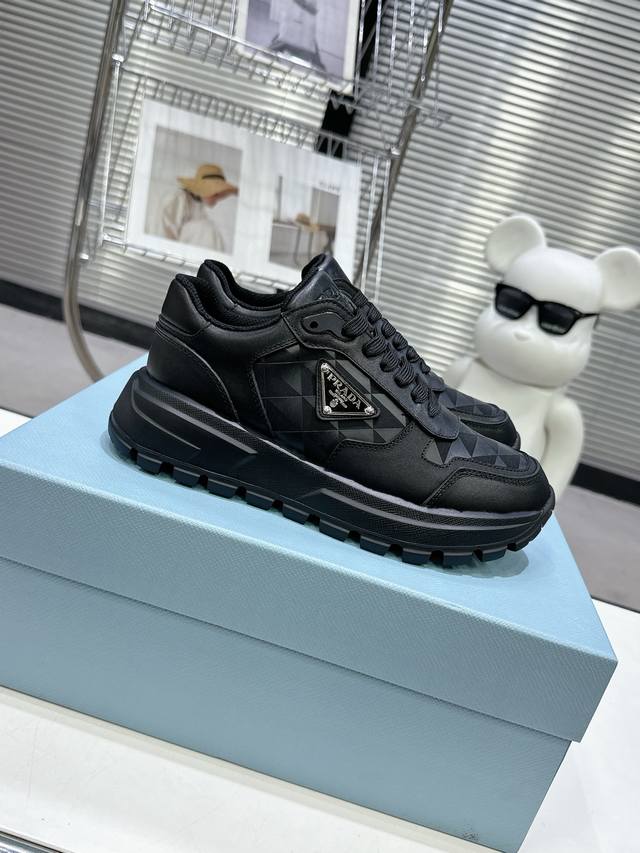 PRADA* P: 情侣款Size: 女款35-40.男款39-44. 45定做 PRADA 225普拉达新品，实力来袭！众多网红同款，时髦百搭nice单品，意