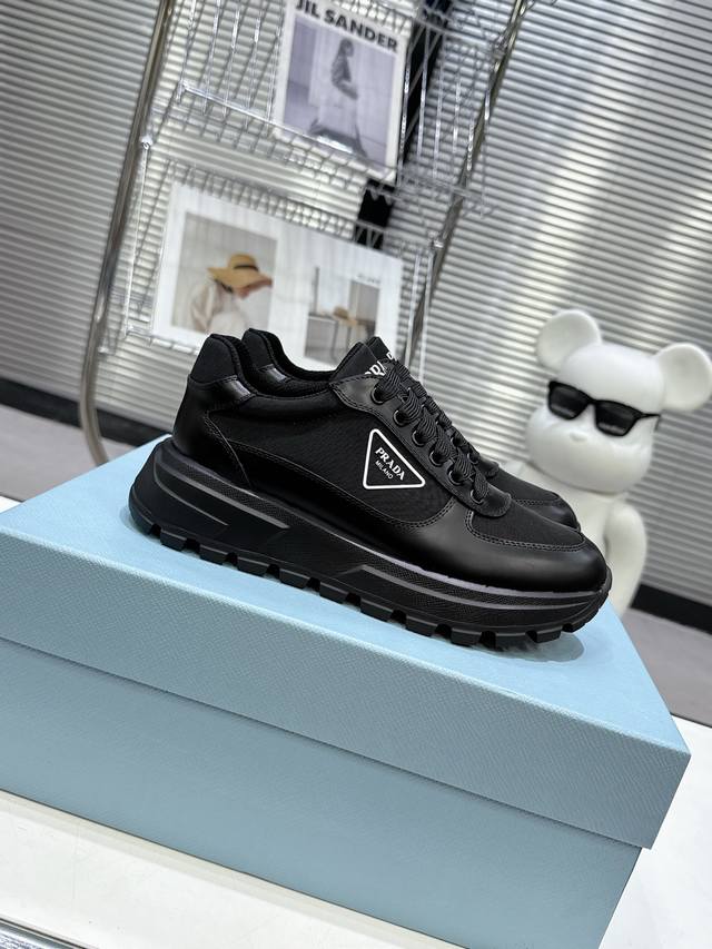 PRADA* P: 情侣款Size: 女款34-40.男款39-44. 45定做 PRADA 225普拉达新品，实力来袭！众多网红同款，时髦百搭nice单品，意