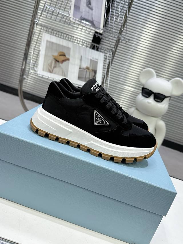 PRADA* P: 情侣款Size: 女款34-40.男款39-44. 45定做 PRADA 225普拉达新品，实力来袭！众多网红同款，时髦百搭nice单品，意