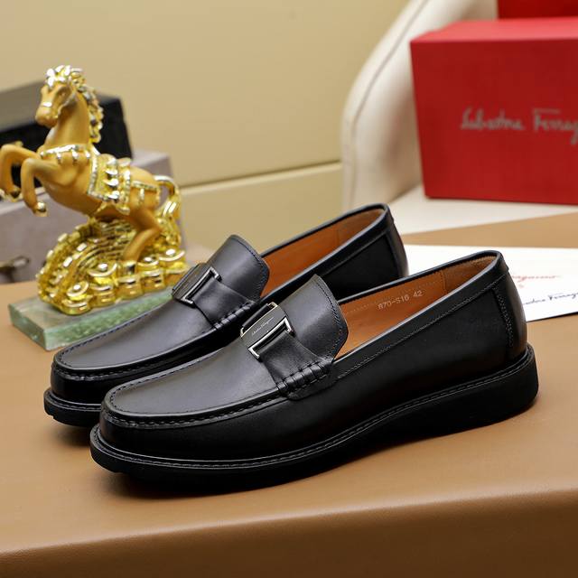 工厂价 菲拉格幕 Ferragamo 新款男士休闲套脚鞋官网原版1:1开模，原单品质做工精细，高端奢华鞋面采用进口意大利头层牛皮奢华水染皮内里橡胶耐磨防滑大底，