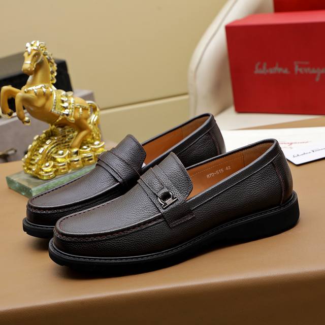 工厂价 菲拉格幕 Ferragamo 新款男士休闲套脚鞋官网原版1:1开模，原单品质做工精细，高端奢华鞋面采用进口意大利头层牛皮奢华水染皮内里橡胶耐磨防滑大底，