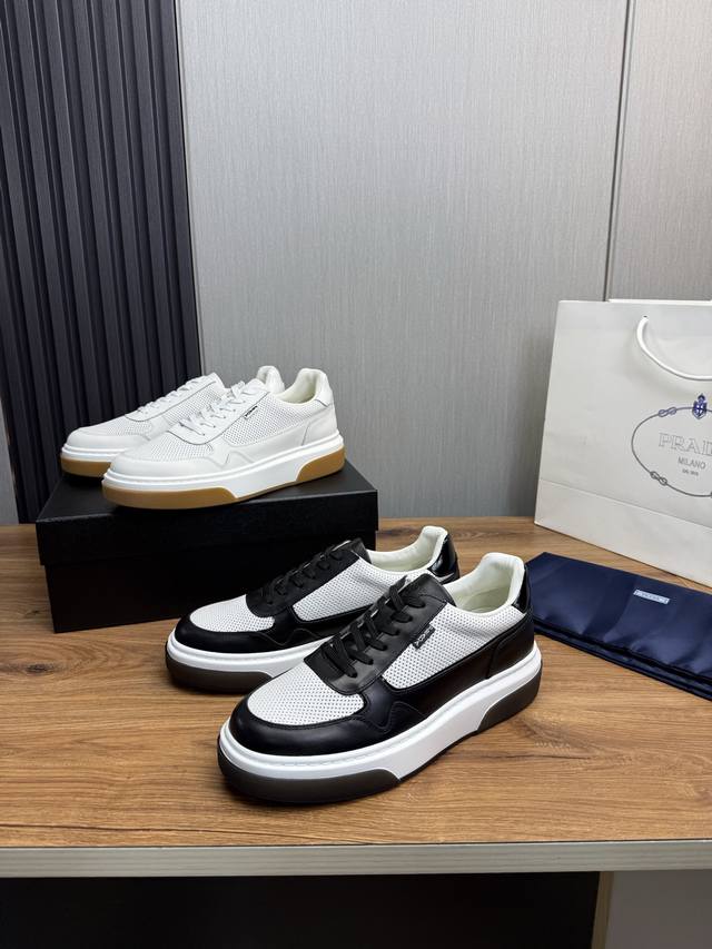 工厂价 PRADA 普拉达.官网新品来袭，专柜同步1:1发售原厂配置，进口原版牛皮拼接进口网布，经典版面运动潮达人，进口水染牛皮里垫，鞋底：原厂特供原版底超级舒