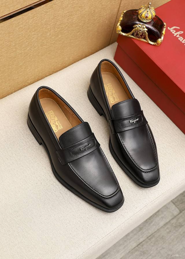 商品商标：Ferragamo 菲拉格慕 休闲皮鞋正码码数: 39-44 38.45订制 商品材料：精选 进口头层小牛皮鞋面，进口水染牛皮内里。强烈立体视觉效果，