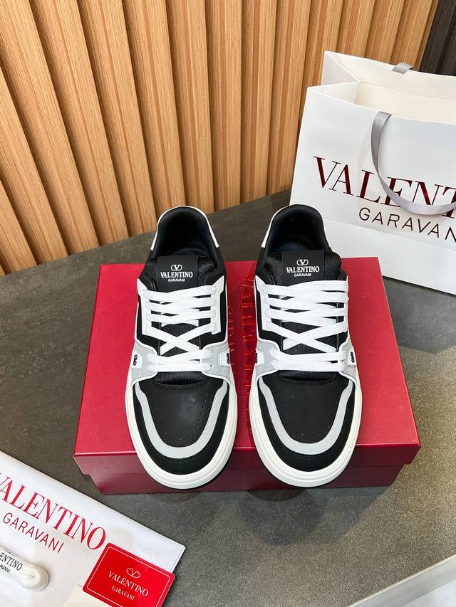 Valentino 顶级P: 情侣款，码数:35 44 45定做 华伦天奴 情侣款运动鞋系列Valentino 2025最新款情侣运动鞋 明星同款 火爆发售.