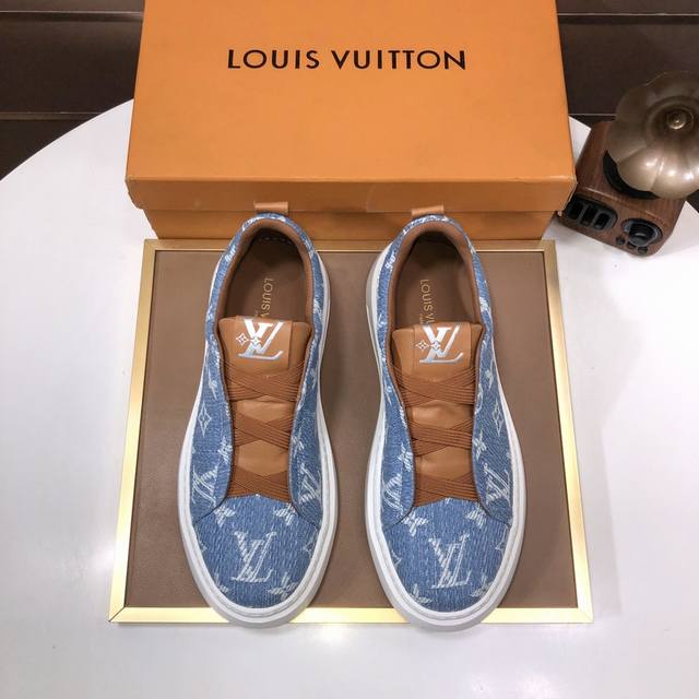 工厂 LOUIS VUITTON 原单跑量价 水染牛皮内里 新款LV路易威登 * 顶级版本 LV经典潮鞋！选用进口原版牛皮 水染牛皮内里.原版耐磨橡胶大底！高品