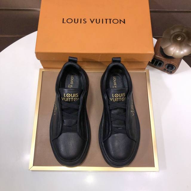 工厂 LOUIS VUITTON 原单跑量价 水染牛皮内里 新款LV路易威登 * 顶级版本 LV经典潮鞋！选用进口原版牛皮 水染牛皮内里.原版耐磨橡胶大底！高品