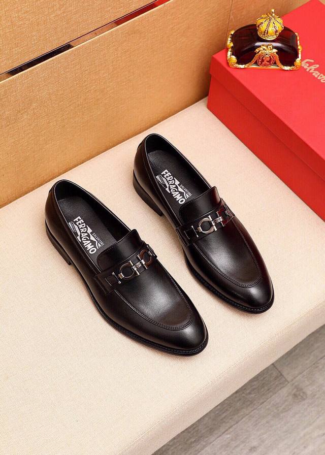 商品商标：Ferragamo 菲拉格慕 休闲皮鞋正码码数: 39-44 38.45.46订制 商品材料：精选 进口小牛皮鞋面+经典五金扣，进口猪皮内里。强烈立体