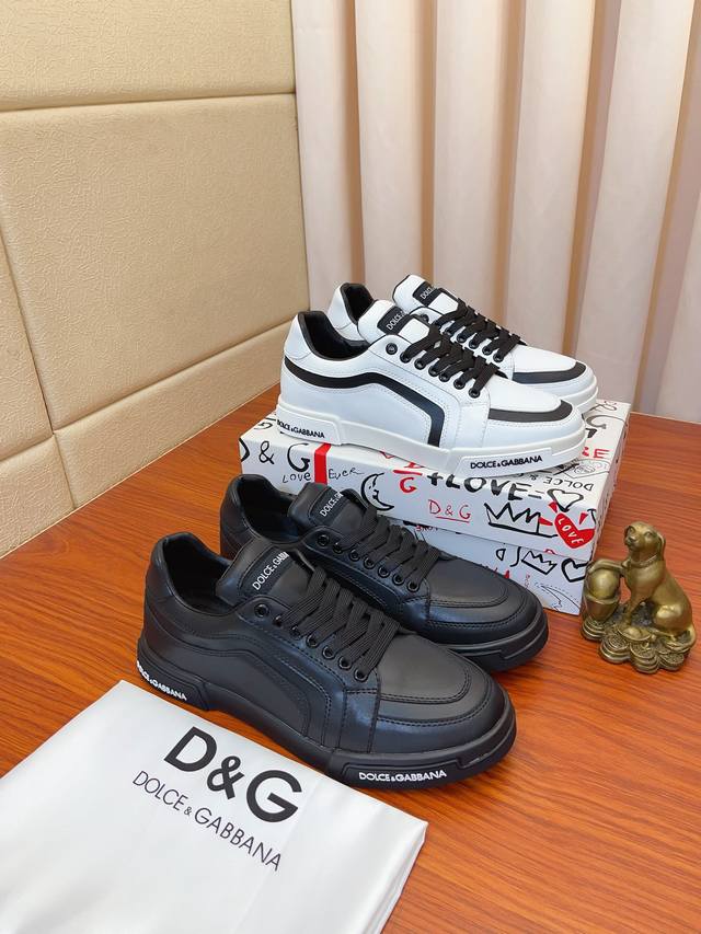 实价： DOLCE&GABBANA 杜嘉班纳 ～高品质. 低帮休闲、众多明星至爱，采用高端进口多种材料工拼接真皮垫脚，简约大气，完美诠释鞋履最新灵感，经典与时尚