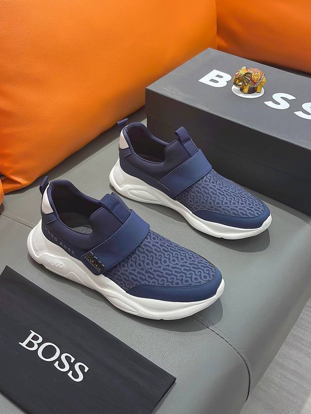 商品名称：BOSS 波士 正规码数: 38-44 套脚鞋 商品材料：精选 牛皮鞋面，舒适羊皮内里 ；原厂大底。