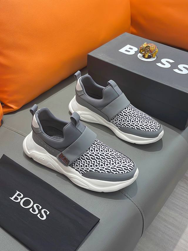 商品名称：BOSS 波士 正规码数: 38-44 套脚鞋 商品材料：精选 牛皮鞋面，舒适羊皮内里 ；原厂大底。