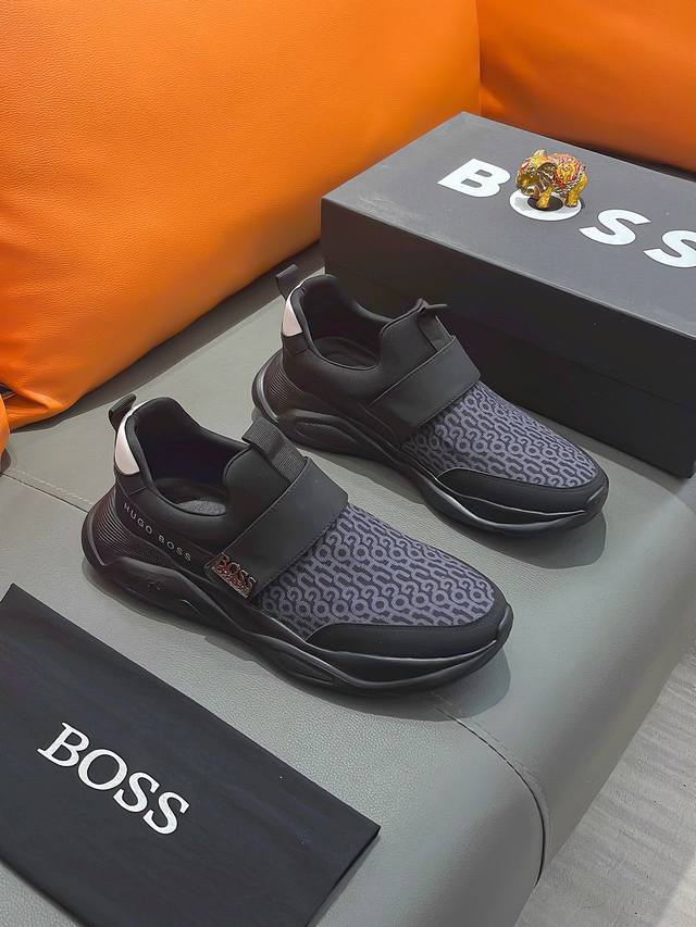 商品名称：BOSS 波士 正规码数: 38-44 套脚鞋 商品材料：精选 牛皮鞋面，舒适羊皮内里 ；原厂大底。