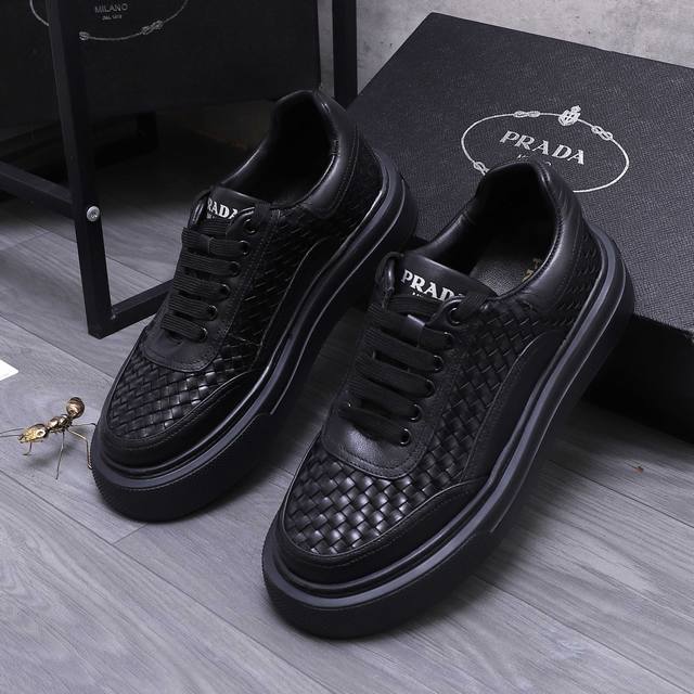 商品商标：PRADA 普拉达 商务休闲鞋正码码数: 38-44商品材料：精选 编织牛皮鞋面 羊皮内里 原版大底