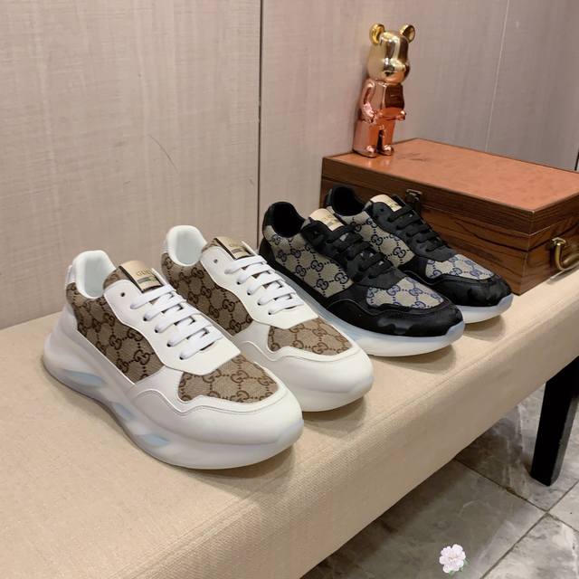 新款: 厂价: 古奇GUCCI* 最新爆款休闲鞋，顶端品牌奢侈～代购，顶级～质量。鞋面選用进口透气牛皮搭配布面材质透气羊皮垫脚 精细做工。原版个性时尚柔软橡膠耐