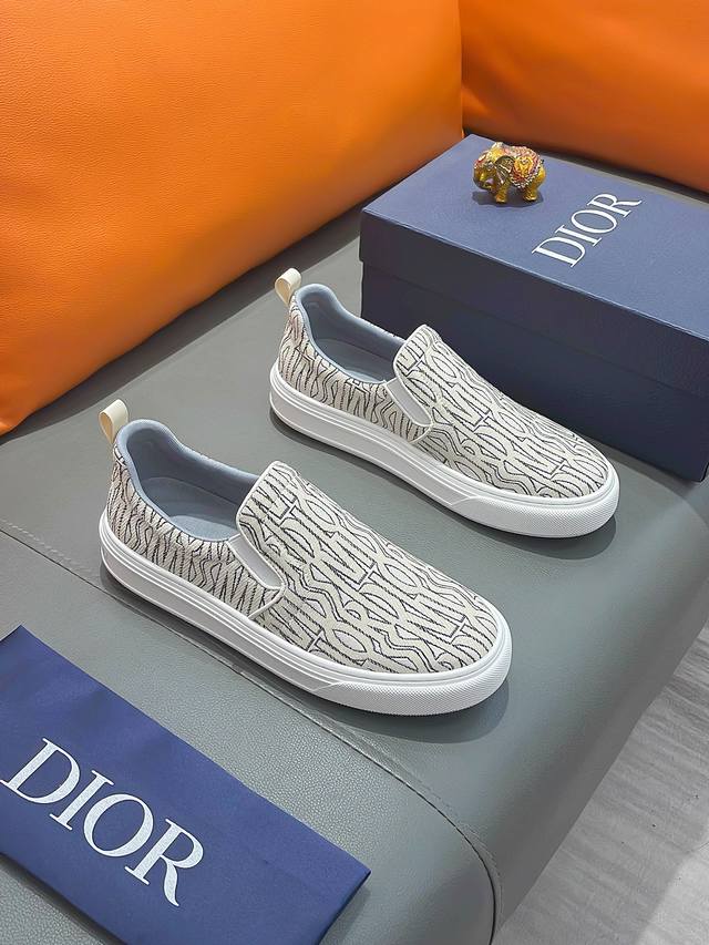 商品名称：DIOR 迪奥 正规码数: 38-44 套脚鞋 商品材料：精选 牛皮鞋面，柔软羊皮内里；原厂大底。