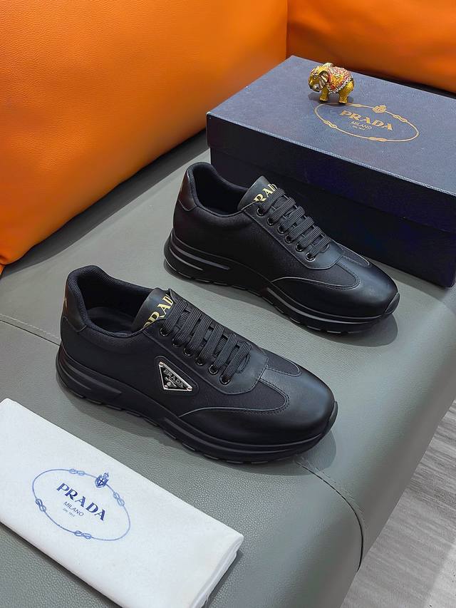 商品名称：PRADA 普拉达 正规码数: 38-44 休闲鞋 商品材料：精选 牛皮鞋面，柔软羊皮垫脚，原厂特供大底。