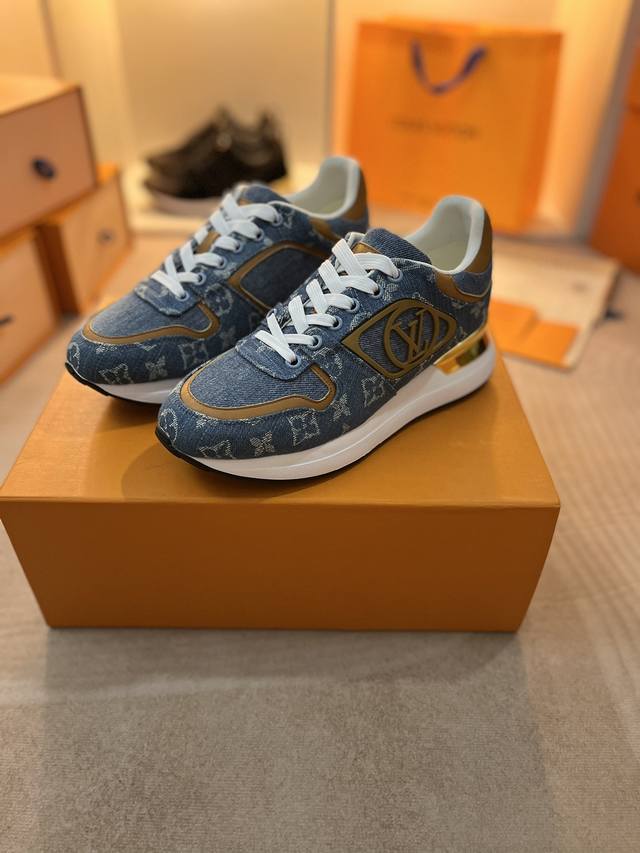 Louis Vuitton Neo Run Away系列，路易威登汲取经典跑鞋的设计精髓，Neo Run Away运动鞋以双色牛皮革升级品牌经典Run Away