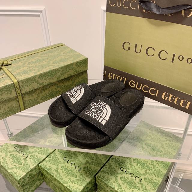 出厂价: Gucci 北面联名春夏新款电绣厚底拖鞋 爆款上线 完美诠释的淋漓尽致！原版开发支持市场任意对比！用心的材料！历经数月打造！版型做到极致漂亮！独具魅力