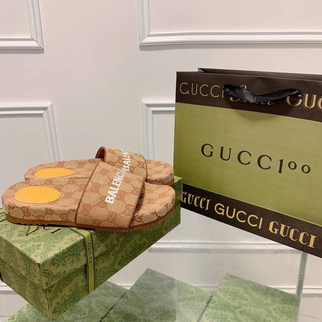 出厂价: Gucci 北面联名春夏新款电绣厚底拖鞋 爆款上线 完美诠释的淋漓尽致！原版开发支持市场任意对比！用心的材料！历经数月打造！版型做到极致漂亮！独具魅力