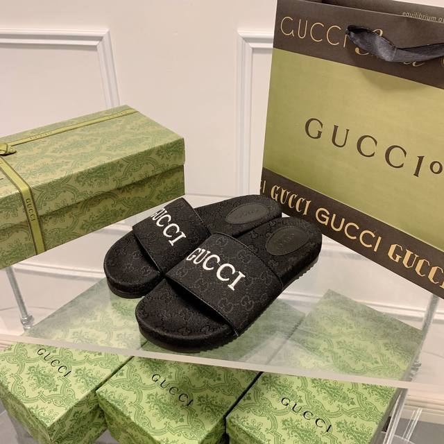 出厂价: Gucci 北面联名春夏新款电绣厚底拖鞋 爆款上线 完美诠释的淋漓尽致！原版开发支持市场任意对比！用心的材料！历经数月打造！版型做到极致漂亮！独具魅力