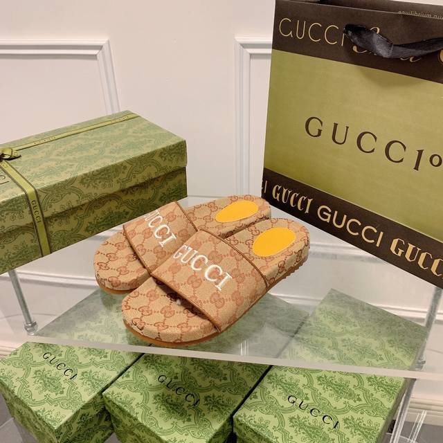 出厂价: Gucci 北面联名春夏新款电绣厚底拖鞋 爆款上线 完美诠释的淋漓尽致！原版开发支持市场任意对比！用心的材料！历经数月打造！版型做到极致漂亮！独具魅力