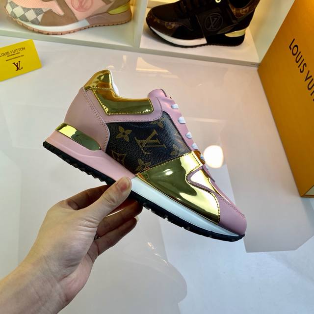 实价： NO:09588 Louis Vuitton 路易威登 全新Run Away运动跑鞋5D反光系列，此款路易威登吸取经典跑鞋的设计精髓，创造标志性RunA