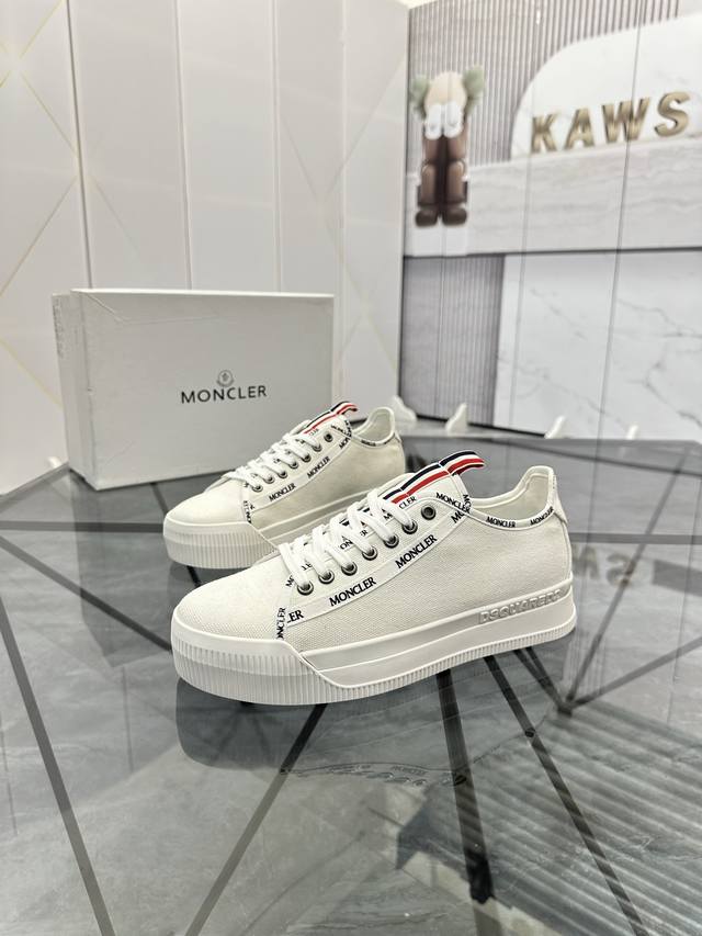 售 价: ￥ 商品商标：Moncler 蒙口 低帮休闲鞋正码码数: 35-44 可订做45.46 商品材料：鞋面专柜原版材料，透气内里，原版大底。编 号：803