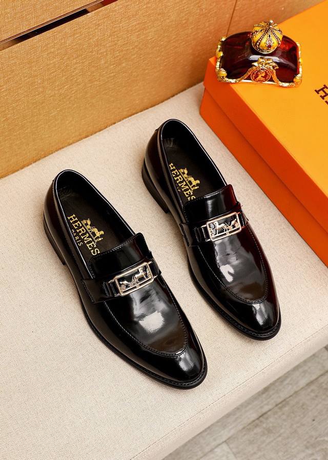 商品商标：HERMES 爱马仕 休闲皮鞋正码码数: 39-44 38.45.46订制 商品材料：精选 进口头层开边珠牛皮鞋面+经典五金扣，进口水染牛皮内里。强烈