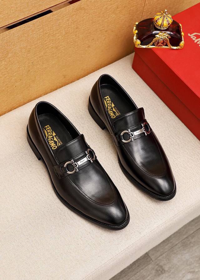 商品商标：Ferragamo 菲拉格慕 休闲皮鞋正码码数: 39-44 38.45.46订制 商品材料：精选 进口头层小牛皮鞋面+经典五金扣，进口水染牛皮内里。