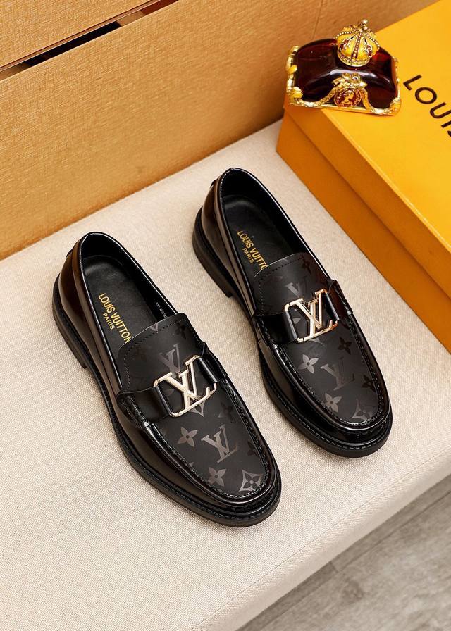 商品商标：LOUIS VUITTON 路易威登 休闲皮鞋正码码数: 38-44 45订制 商品材料：精选 进口头层漆皮印花鞋面+奢华五金扣，进口头层牛皮内里。强 - 点击图像关闭