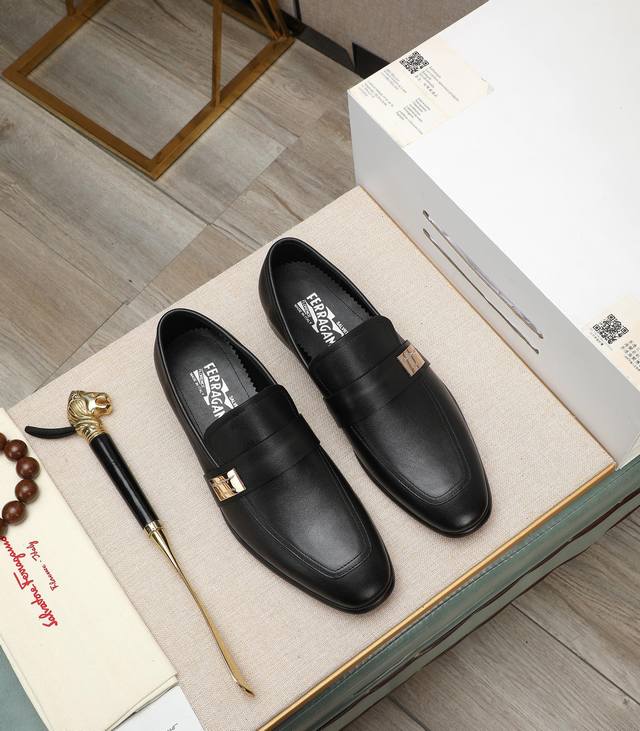 出厂价 水染牛里 菲拉格慕 高端 Salvatore Ferragamo 是国际顶级的鞋类奢侈品牌，来自时尚王国意大利，以传统手工设计和款式新颖誉满全球 专柜同