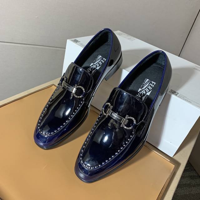 出厂价 水染牛里 菲拉格慕 高端 Salvatore Ferragamo 是国际顶级的鞋类奢侈品牌，来自时尚王国意大利，以传统手工设计和款式新颖誉满全球 专柜同