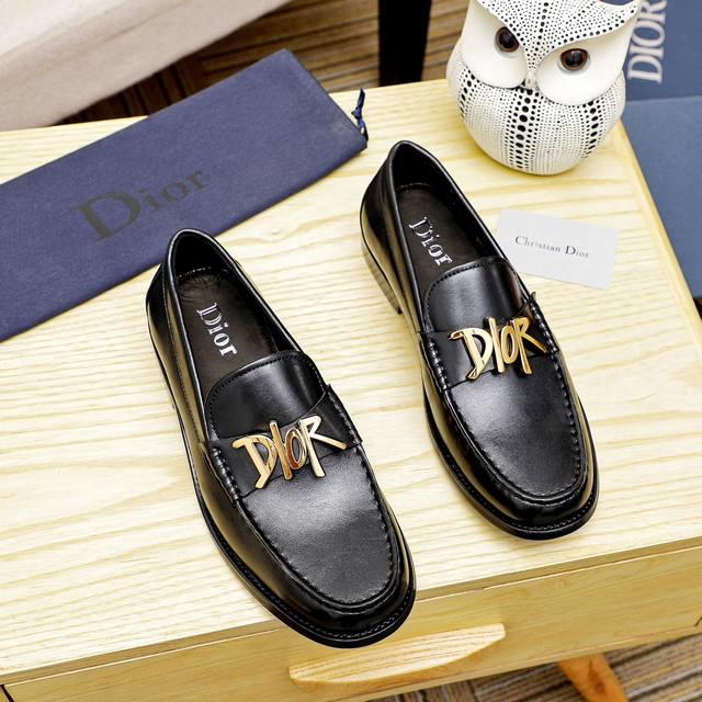 工厂价 Dior 迪奥 香港专柜新款休闲男鞋上市 官网1:1制作 意大利原版牛皮+水染皮内里 欧美大师设计 完美造型打造专柜品质，纯色橡胶耐磨大底加经典炫头！超