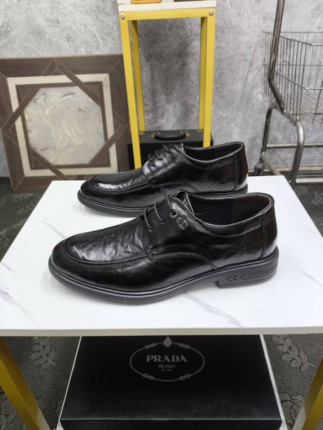 PRADA-普拉达 高级感皮鞋，进口工艺原版牛皮材质，真皮内里 高档舒适，原版大底轻盈耐磨！纯手工制作，细节决定品质！38-44 45、46定做不退换 Xh