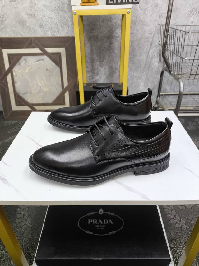 PRADA-普拉达 高级感皮鞋，进口工艺原版牛皮材质，真皮内里 高档舒适，原版大底轻盈耐磨！纯手工制作，细节决定品质！38-44 45、46定做不退换 Xh