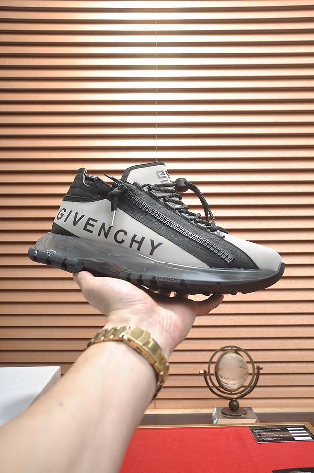 出厂价 GIVENCHY.纪梵希 专柜同步发售鞋面：意大利进口品牌logo印花布匹 尽显奢华，透气猪皮内里加上双层组合，脚感舒适，鞋底：原厂特供气垫大底，轻便，